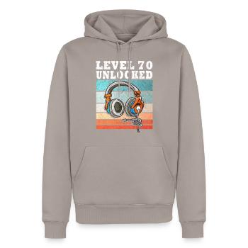 Level Complete 70. Geburtstag Gamer 70 Jahre - Männer Premium Bio Hoodie - Taupe - Vorne - Nico (187cm)