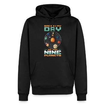 Zu meiner Zeit Sternebeobachtung auf neun Planeten - Männer Premium Bio Hoodie - Schwarz - Vorne - Nico (187cm)