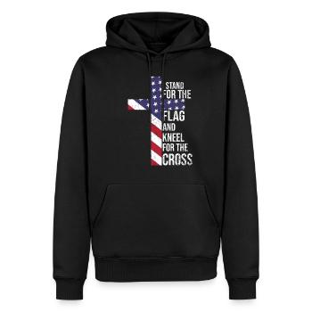 I Stand For The Flag And Kneel For The Cross USA - Männer Premium Bio Hoodie - Schwarz - Vorne - Nico (187cm)