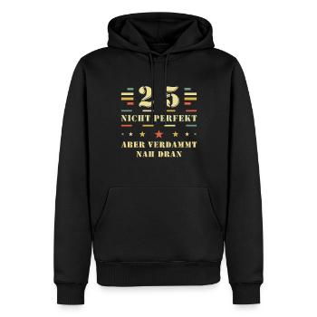 25 Jahre Nicht perfekt aber verdammt nah dran - Männer Premium Bio Hoodie - Schwarz - Vorne - Nico (187cm)