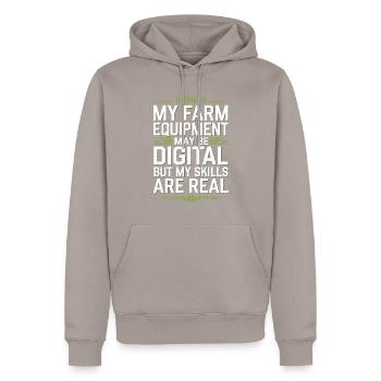 Farming Simulator Virtual Farming Game Fan Farm - Männer Premium Bio Hoodie - Taupe - Vorne - Nico (187cm)