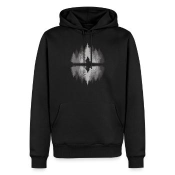 Angler im dunklen Wald - Männer Premium Bio Hoodie - Schwarz - Vorne - Nico (187cm)
