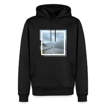 Nature is my new nightclub. Die Natur ist mein.. - Männer Premium Bio Hoodie - Schwarz - Vorne - Nico (187cm)