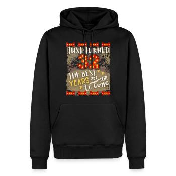 32ème anniversaire 32 ans design vintage, dicton - Sweat à capuche Premium bio Homme - noir - Devant - Nico (187cm)