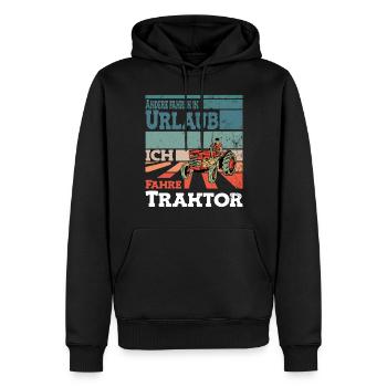 Andere fahren in Urlaub ich fahre Traktor - Männer Premium Bio Hoodie - Schwarz - Vorne - Nico (187cm)