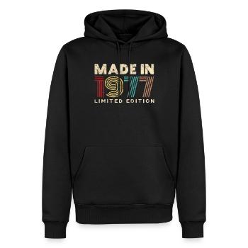Made In Jahrgang 1977 Geburtstag Geschenk 45 Jahre - Männer Premium Bio Hoodie - Schwarz - Vorne - Nico (187cm)