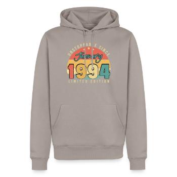 1994 Januar Geschenkidee Vintage - Männer Premium Bio Hoodie - Taupe - Vorne - Nico (187cm)