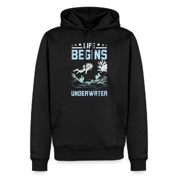 Life Begins underwater - Men’s Premium Organic Hoodie - black - Front - Nico (187cm)