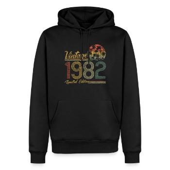 Vintage 1982 Limited Edition - Männer Premium Bio Hoodie - Schwarz - Vorne - Nico (187cm)