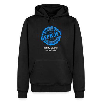 Geprüft 10 Jahre verheiratet 10.Hochzeitstag - Männer Premium Bio Hoodie - Schwarz - Vorne - Nico (187cm)
