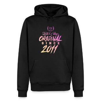 2011 limited edition original - Männer Premium Bio Hoodie - Schwarz - Vorne - Nico (187cm)