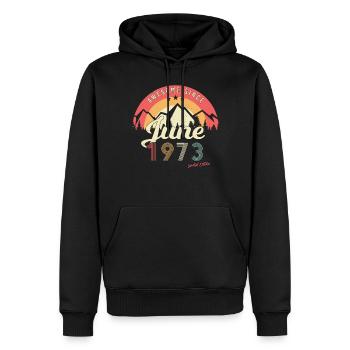 Retro 1973 Juni - Männer Premium Bio Hoodie - Schwarz - Vorne - Nico (187cm)