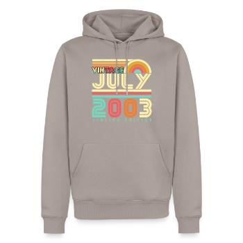 Tolle Geschenkidee Für Juli 2003 - Männer Premium Bio Hoodie - Taupe - Vorne - Nico (187cm)