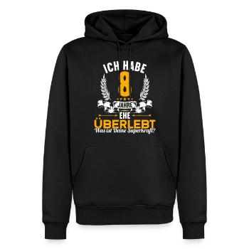 Ich habe 8 Jahre Ehe überlebt 8.Hochzeitstag - Männer Premium Bio Hoodie - Schwarz - Vorne - Nico (187cm)