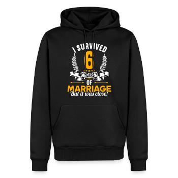 Ich habe 6 Jahre Ehe überlebt 6.Hochzeitstag - Männer Premium Bio Hoodie - Schwarz - Vorne - Nico (187cm)