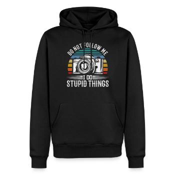 Photo Suivez-moi Je fais des choses stupides photographe - Sweat à capuche Premium bio Homme - noir - Devant - Nico (187cm)