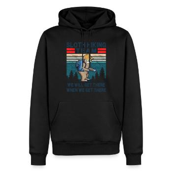 Das Sloth Hiking Team wird dort ankommen, wenn wir dort ankommen - Männer Premium Bio Hoodie - Schwarz - Vorne - Nico (187cm)