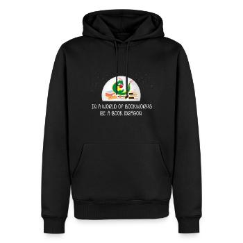 In Einer Welt Der Bücherwürmer Sei Ein Buch Drache - Männer Premium Bio Hoodie - Schwarz - Vorne - Nico (187cm)