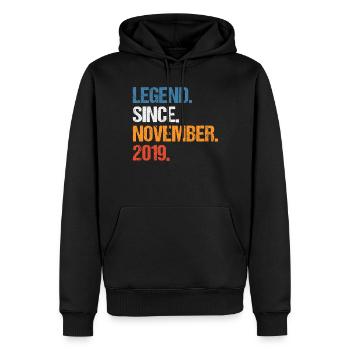 Légende depuis novembre 2019 Anniversaire - Sweat à capuche Premium bio Homme - noir - Devant - Nico (187cm)