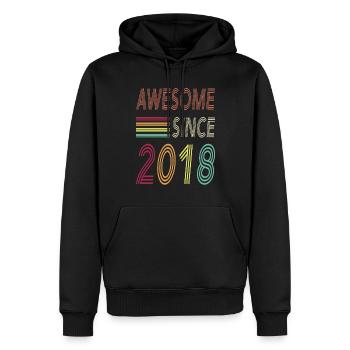 Awesome since 2018 - Männer Premium Bio Hoodie - Schwarz - Vorne - Nico (187cm)