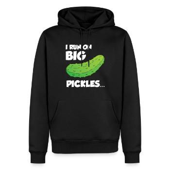 I Run On Big Pickles - Männer Premium Bio Hoodie - Schwarz - Vorne - Nico (187cm)