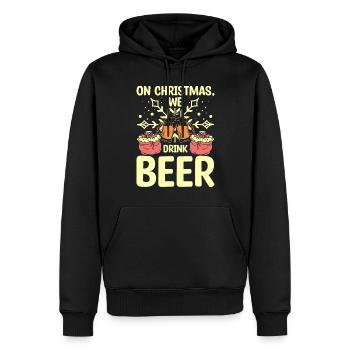 On christmas we drink beer - Männer Premium Bio Hoodie - Schwarz - Vorne - Nico (187cm)