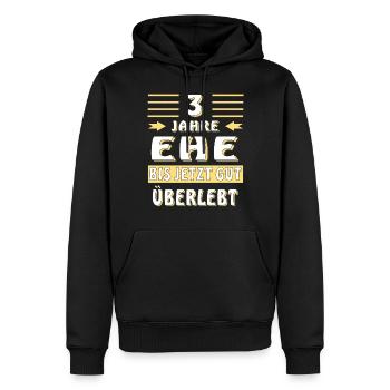 3 JAHRE EHE BIS JETZT GUT ÜBERLEBT - Männer Premium Bio Hoodie - Schwarz - Vorne - Nico (187cm)