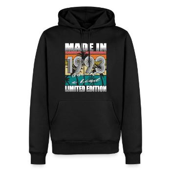 30e anniversaire Made in 1993 édition limitée - Sweat à capuche Premium bio Homme - noir - Devant - Nico (187cm)