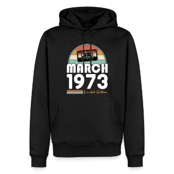 50e anniversaire Né en 1973 Best of Mars 1973 - Sweat à capuche Premium bio Homme - noir - Devant - Nico (187cm)