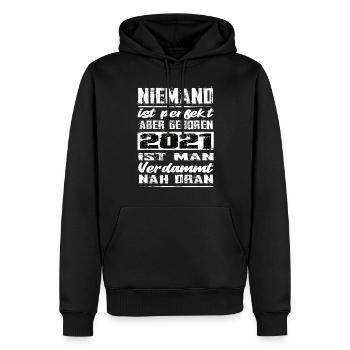 Niemand Is Perfekt Aber geboren 2021 Geburtstag - Männer Premium Bio Hoodie - Schwarz - Vorne - Nico (187cm)