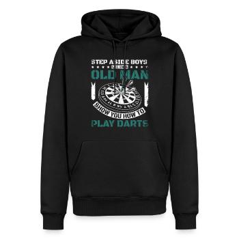 Let this old man show you how to play darts - Männer Premium Bio Hoodie - Schwarz - Vorne - Nico (187cm)