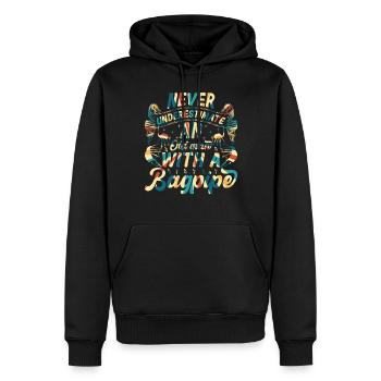 Bagpiper - Never Underestimate An Old Man With A B - Männer Premium Bio Hoodie - Schwarz - Vorne - Nico (187cm)