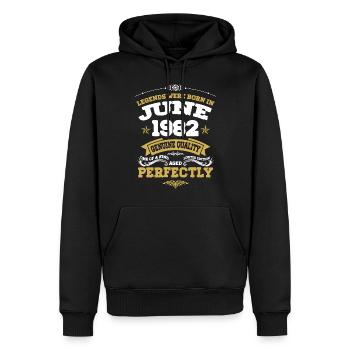 Vintage Aged To Perfection Juni 1982 - Männer Premium Bio Hoodie - Schwarz - Vorne - Nico (187cm)