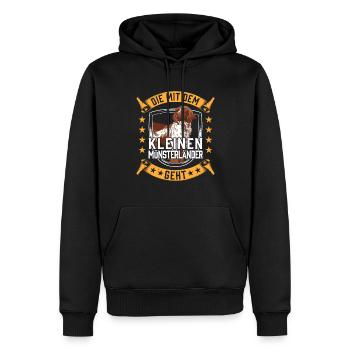 Die mit dem Kleiner Münsterländer geht - Männer Premium Bio Hoodie - Schwarz - Vorne - Nico (187cm)