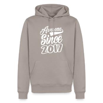 Génial depuis 2017 - Sweat à capuche Premium bio Homme - taupe - Devant - Nico (187cm)