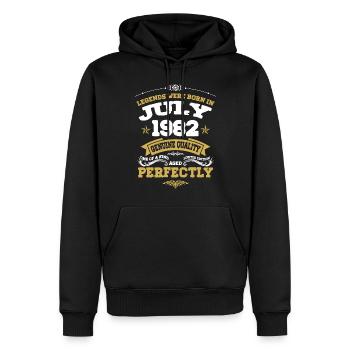 Vintage Aged To Perfection Juli 1982 - Männer Premium Bio Hoodie - Schwarz - Vorne - Nico (187cm)