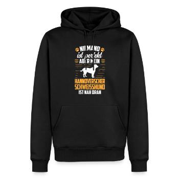 Hannoverscher Schweißhund ist nicht perfekt - Männer Premium Bio Hoodie - Schwarz - Vorne - Nico (187cm)