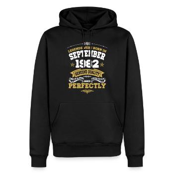 Vintage Aged To Perfection September 1982 - Männer Premium Bio Hoodie - Schwarz - Vorne - Nico (187cm)