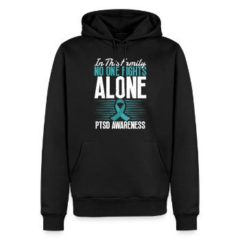 In Dieser Familie Kämpft Niemand Allein Pstd - Männer Premium Bio Hoodie - Schwarz - Vorne - Nico (187cm)