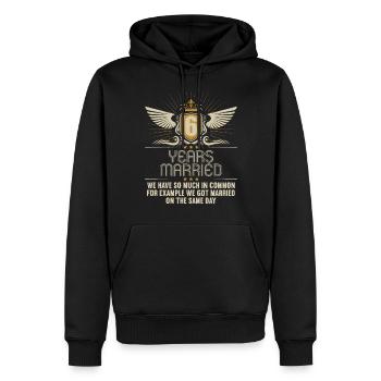 Wir haben viel gemeinsam 6.Hochzeitstag - Männer Premium Bio Hoodie - Schwarz - Vorne - Nico (187cm)