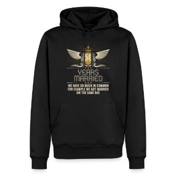 Nous avons beaucoup en commun 50e anniversaire de mariage - Sweat à capuche Premium bio Homme - noir - Devant - Nico (187cm)