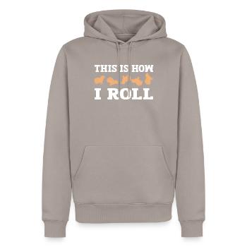 So Rolle Ich Süße Capybara - Männer Premium Bio Hoodie - Taupe - Vorne - Nico (187cm)