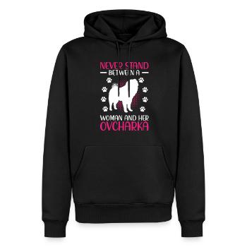 Femme Ovcharka et son Ovcharka caucasien - Sweat à capuche Premium bio Homme - noir - Devant - Nico (187cm)