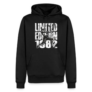 Édition limitée 1982 Édition limitée Cricket - Sweat à capuche Premium bio Homme - noir - Devant - Nico (187cm)