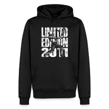 Limited Edition 2011 Limited Edition Cricket - Männer Premium Bio Hoodie - Schwarz - Vorne - Nico (187cm)