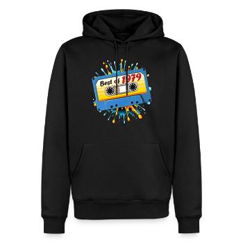 1979 MUSIKKASETTE BEST OF - Männer Premium Bio Hoodie - Schwarz - Vorne - Nico (187cm)
