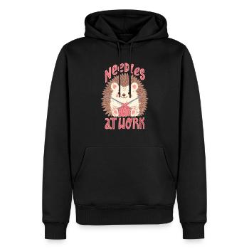 Nadeln bei der Arbeit - Männer Premium Bio Hoodie - Schwarz - Vorne - Nico (187cm)