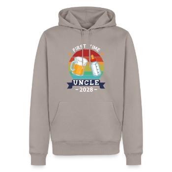 First Time Uncle 2028 - Männer Premium Bio Hoodie - Taupe - Vorne - Nico (187cm)