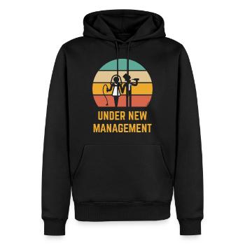 Under New Management (Peitsche / Bier / Sunset) - Männer Premium Bio Hoodie - Schwarz - Vorne - Nico (187cm)