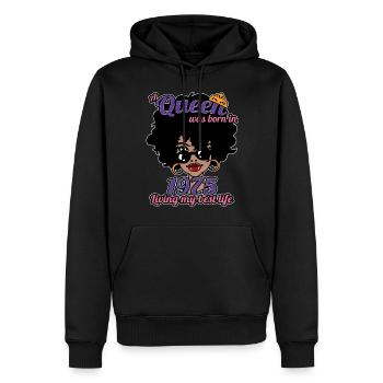 Une reine est née en 1975 - anniversaire de 47 ans - Sweat à capuche Premium bio Homme - noir - Devant - Nico (187cm)